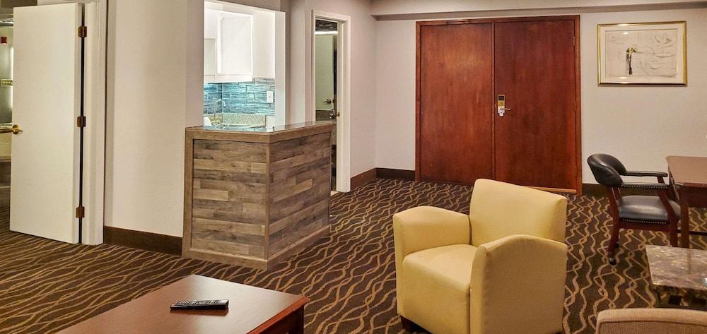 ספרינגדייל Quality Inn & Suites Cincinnati I-275 מראה חיצוני תמונה