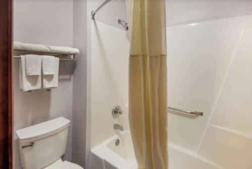 ספרינגדייל Quality Inn & Suites Cincinnati I-275 מראה חיצוני תמונה